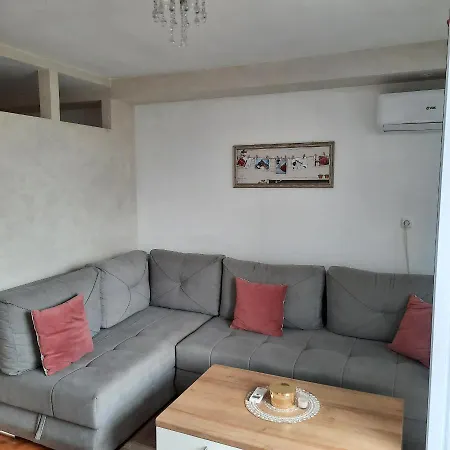 Nira Apartman